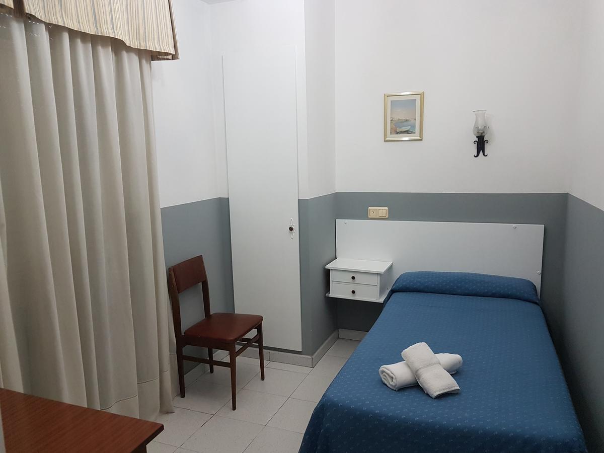 Hostal Restaurante Classic Columbrianos Ngoại thất bức ảnh